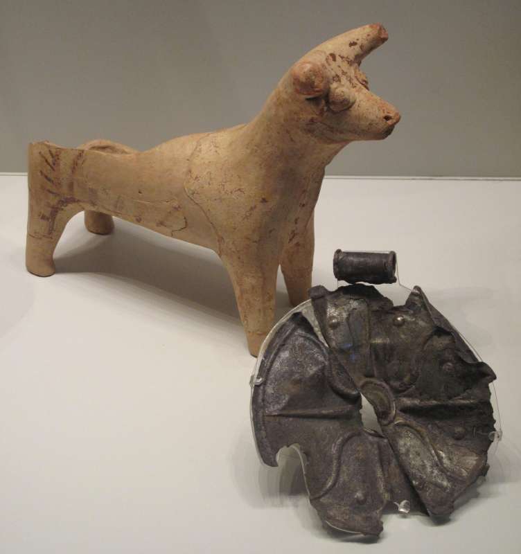 Bull-shaped vessel and medallion in the shape of a horned sun disk